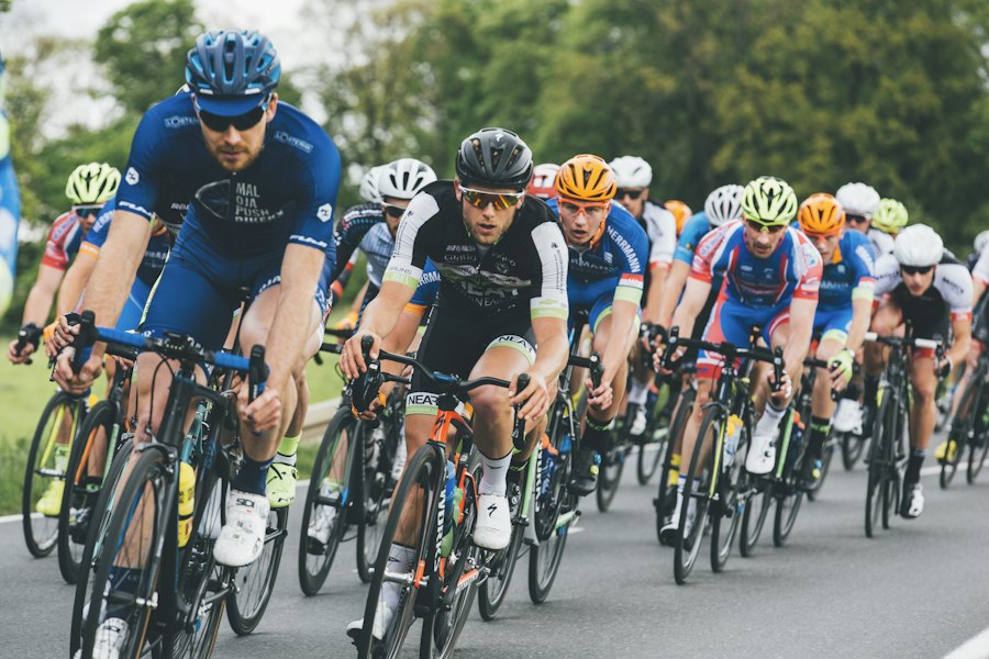 Pelotón de ciclismo en competencia
